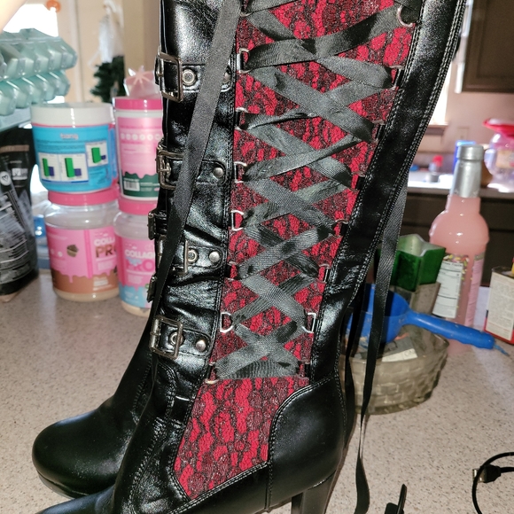 I have  2 pair of boots 👢 1 9 and 1 9/in a half - Picture 2 of 4